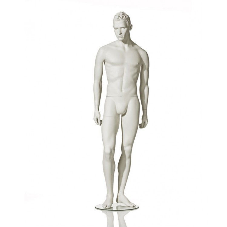 Stiliseret mandlig mannequin fra Hindsgaul® i en afslappet positur.